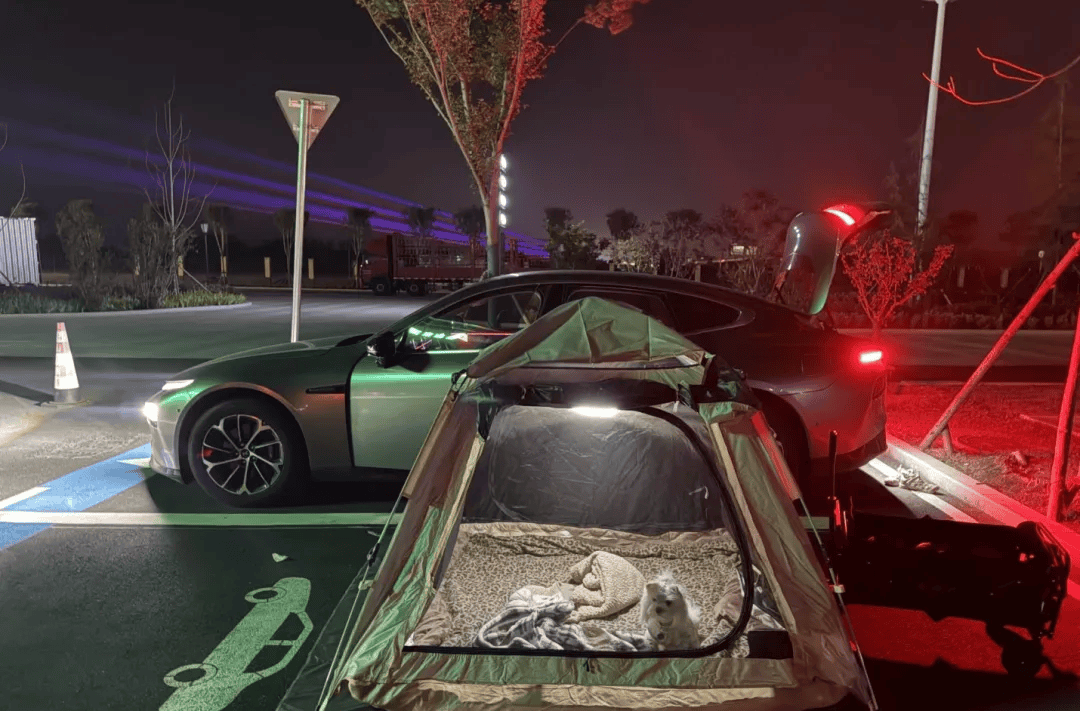 期间年轻人旅行掀起“帐篷过夜”热潮pg电